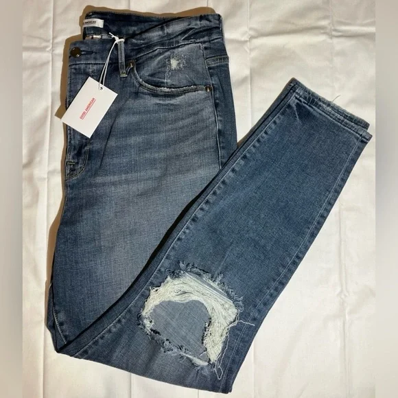 Good American Medium-Wash Jeans - Picture 8 of 12